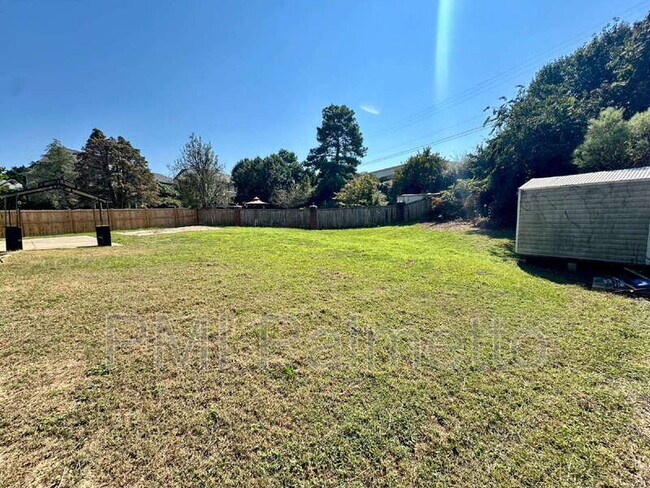 Building Photo - 303 Buckthorne Dr