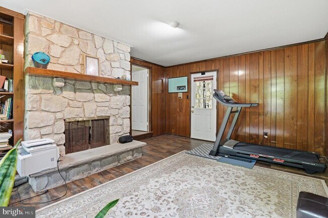 Building Photo - 1316 Heller Dr