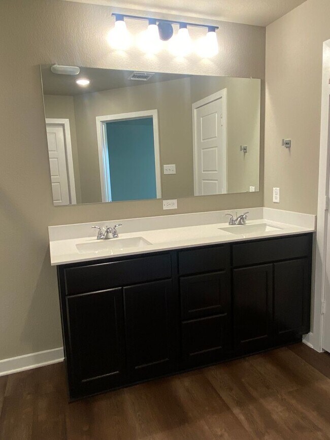 Building Photo - 3 BEDROOM, PLUS OFFICE, BELTON ISD