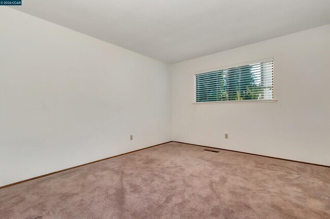 Building Photo - 332 Downham Ct