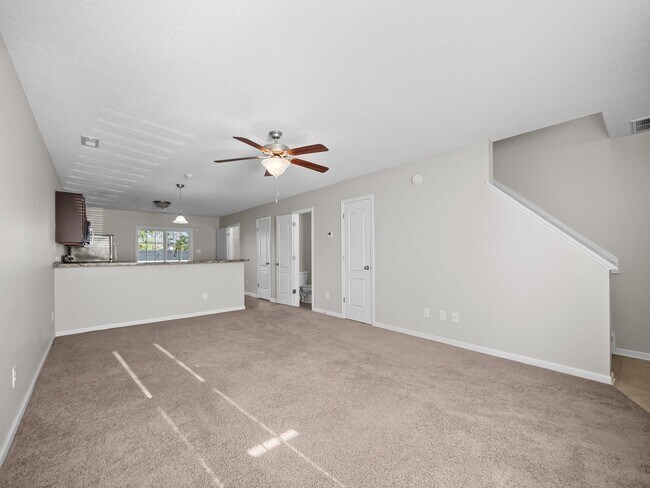 Building Photo - Welcome to the Burroughs!
