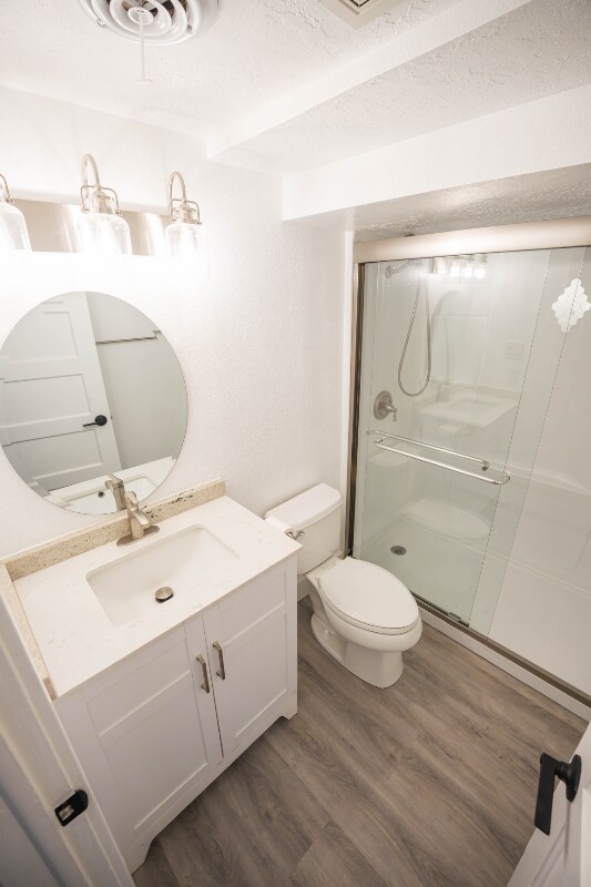 Building Photo - 2550 Highland Dr