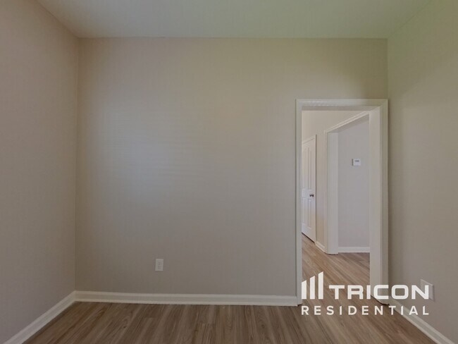Building Photo - 8432 Redstone View Dr