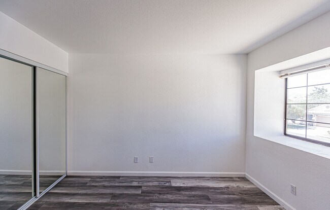 Building Photo - Henderson Home