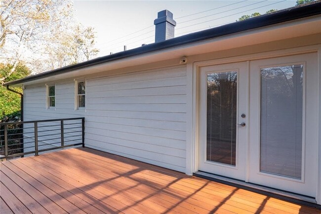 Building Photo - 3599 Lower Roswell Rd