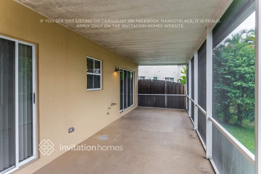 Building Photo - 7521 Santa Monica Dr