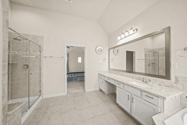 Building Photo - 2025 Cambridge Heights Pl