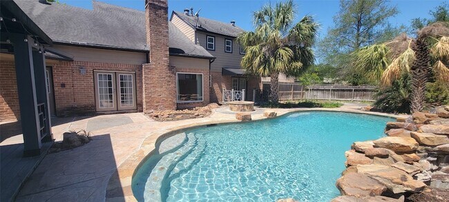 Building Photo - 11302 Meadow Lake Dr