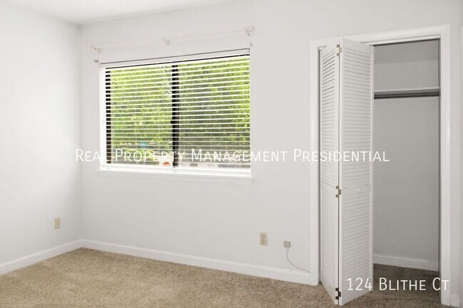 Building Photo - 124 Blithe Ct