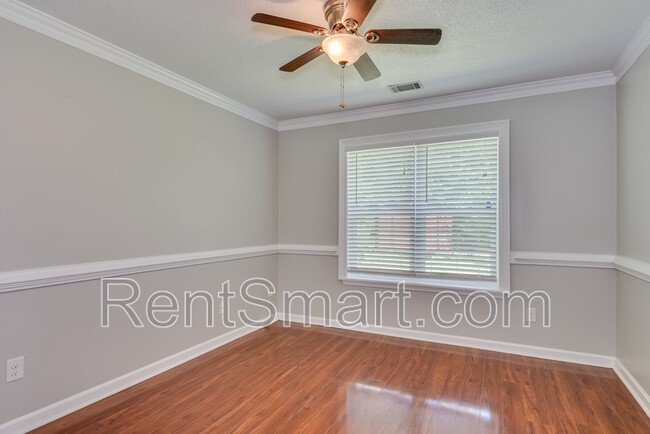 Building Photo - 493 Fairfield Way