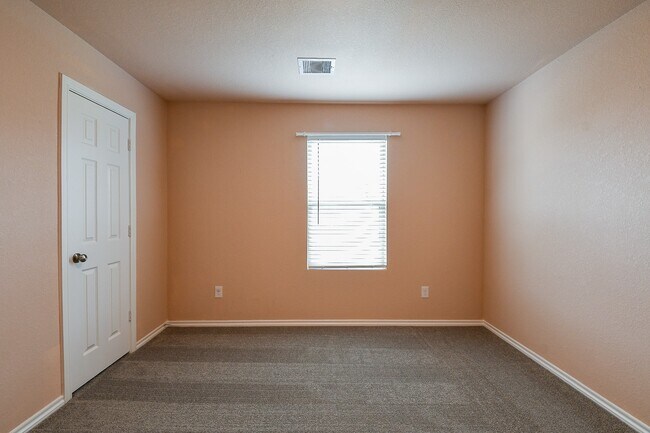 Building Photo - 11072 N Lake Mist Ln