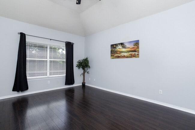 Building Photo - 28610 Hidden Cove Dr