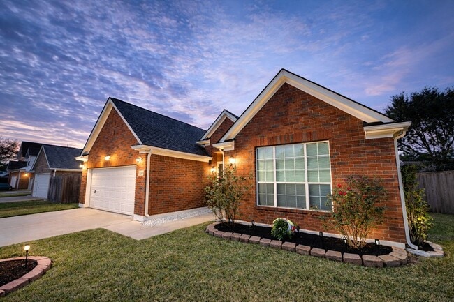 Building Photo - 3111 Birchleaf Dr