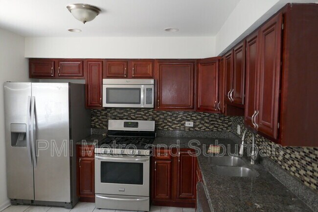 Building Photo - 5 E Judith Ann Dr
