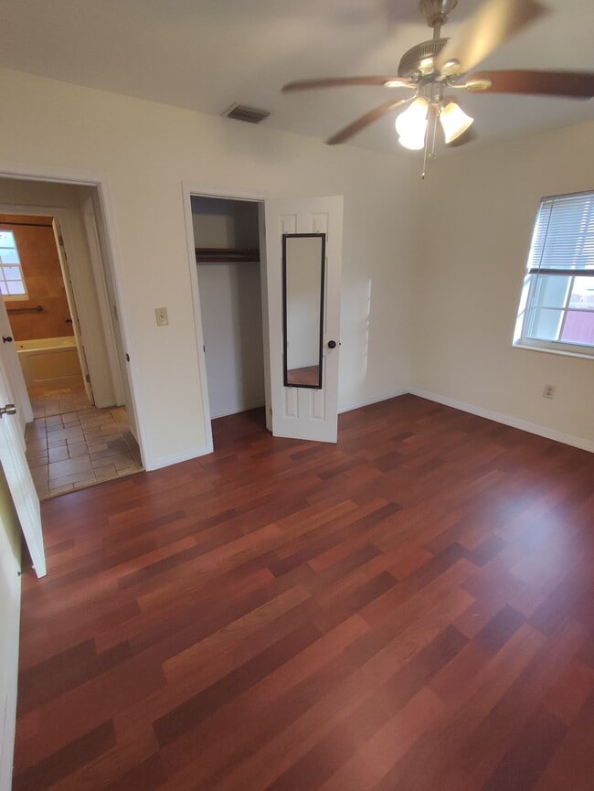Building Photo - 2955 SW 38th Ave