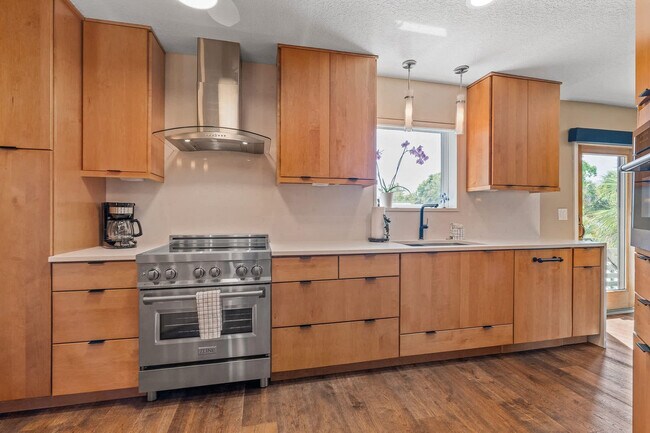 Building Photo - 430 Arricola Ave