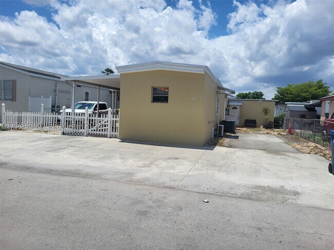 Building Photo - 1310-1130 1310