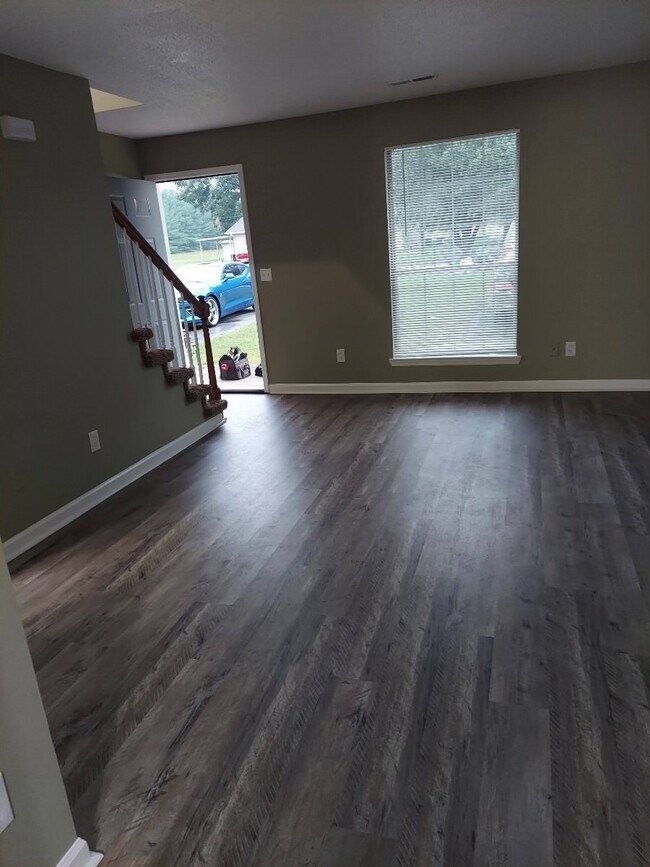 Building Photo - 137 Shearer St