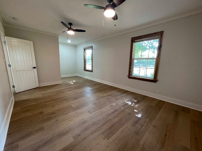 Building Photo - 604 12th St SE