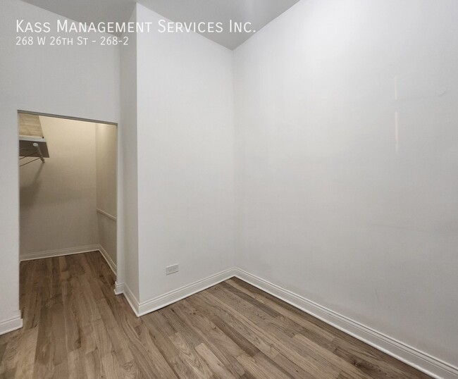 Building Photo - Spacious Armour Square Corner Unit 2 bedro...