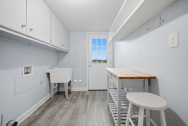 Building Photo - 20 B Freeman Drive Poquoson VA 23662