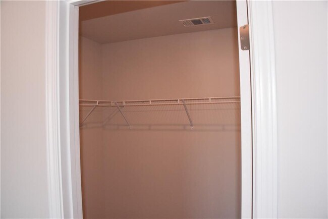 Building Photo - 549 Ruths Dr