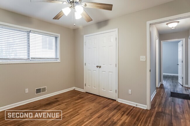 Building Photo - 325 16th Ave SW