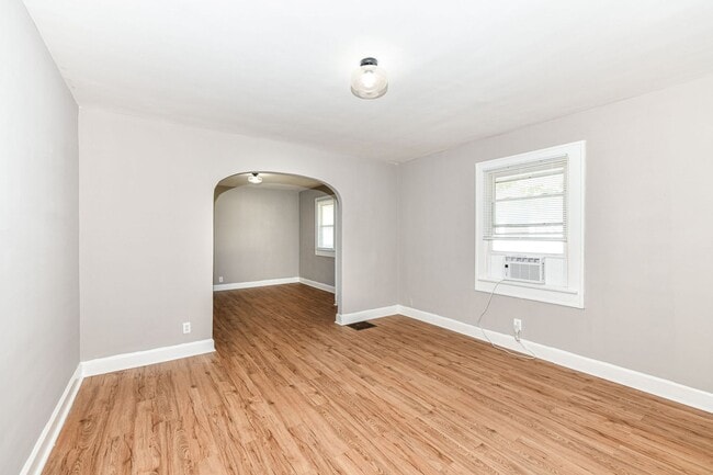 Building Photo - 802 N Denny St