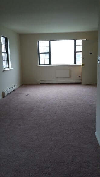 Building Photo - 30 Thomas Rd