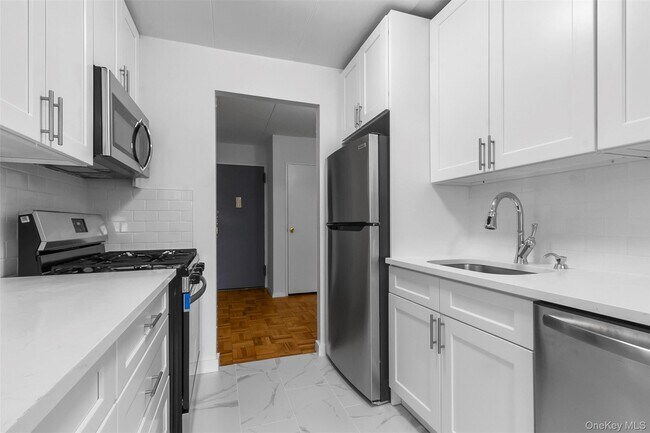 Building Photo - 372 Central Park Ave