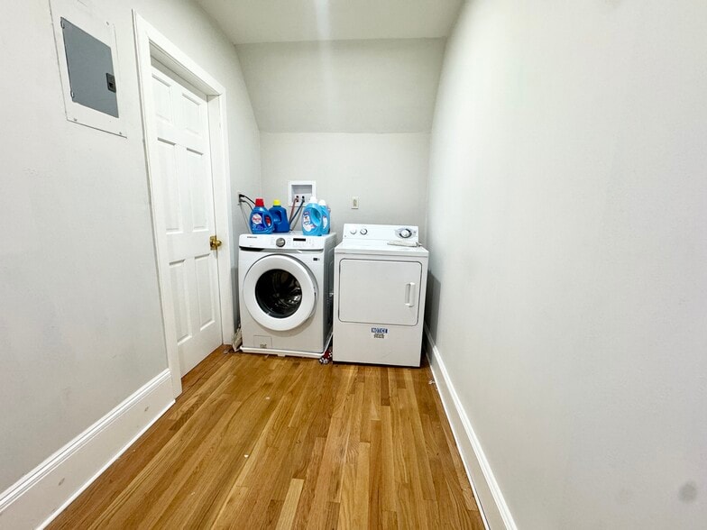 Building Photo - 29 Sumner St