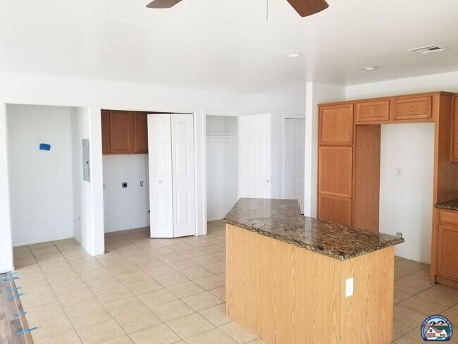 Building Photo - 1273 Court Ave