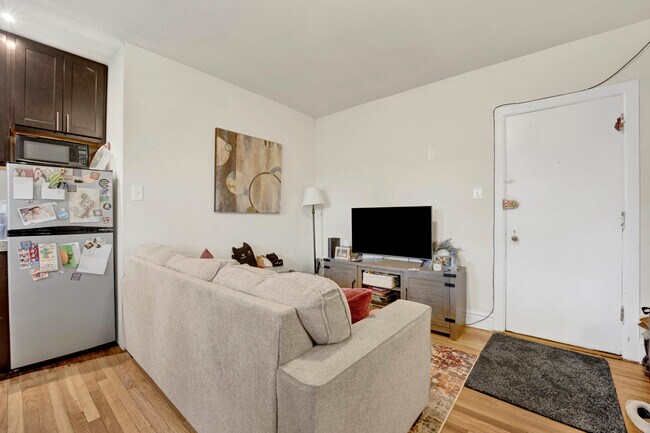 Building Photo - 2959 N Damen Ave