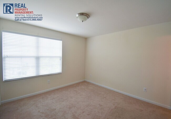 Building Photo - Wonderful townhome 15 min. to downtown Nashville- pool, tennis courts & fitness center!