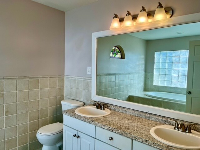 Building Photo - 2221 Sadler Ave