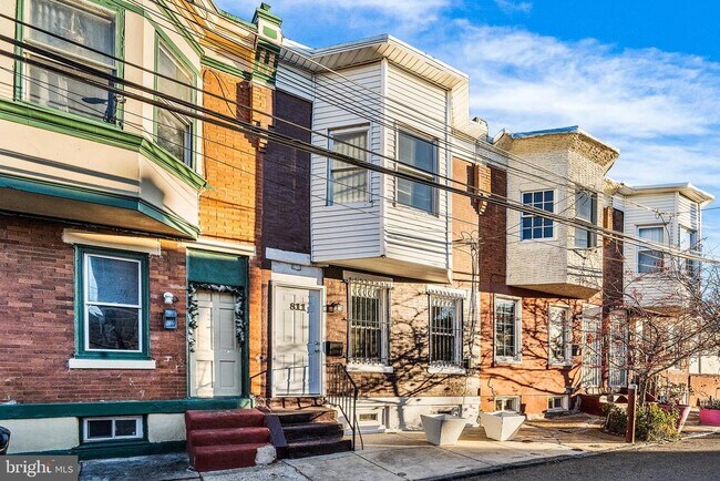 Building Photo - 811 W Schiller St