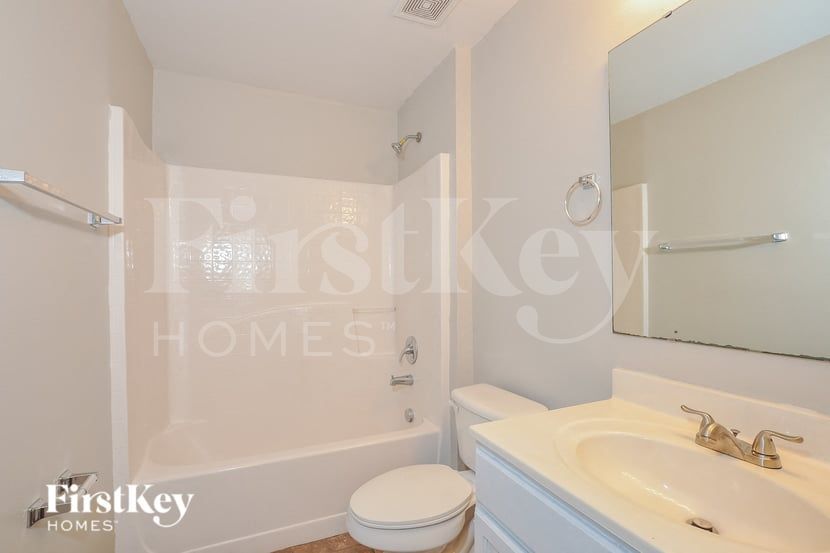 Building Photo - 11 Ryker Ln