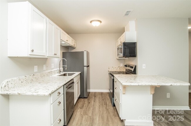 Building Photo - 10718 Blue Heron Dr