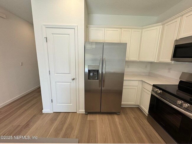 Building Photo - 578 Holly Lks Dr