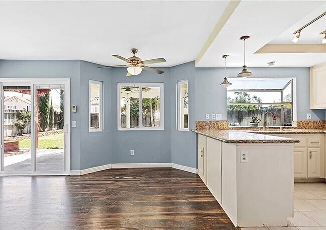 Building Photo - Spacious Two-Story Home in Lake Elsinore