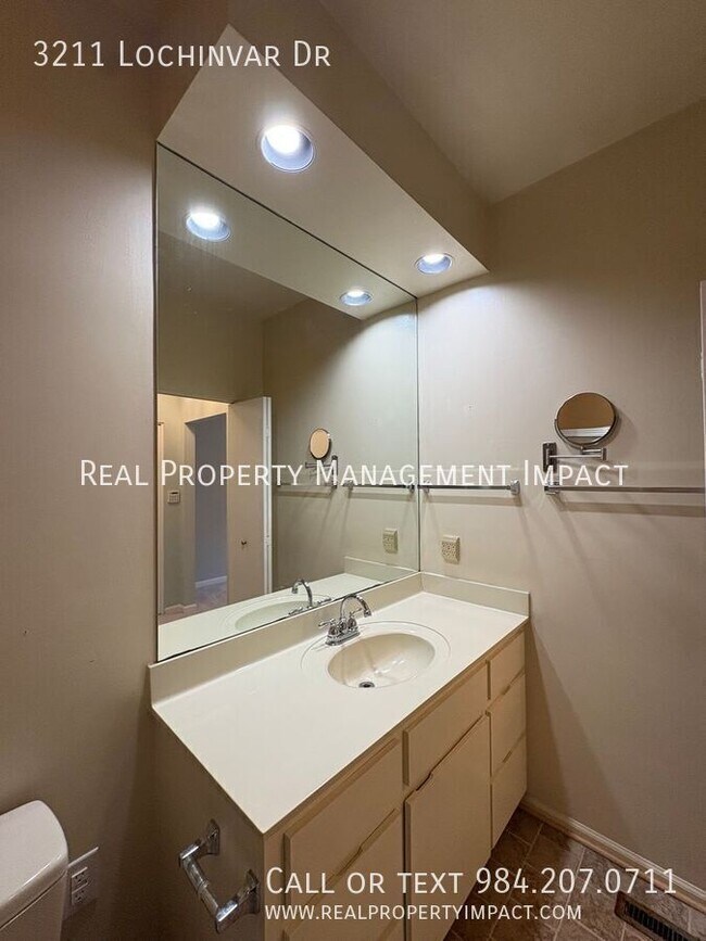 Building Photo - 3211 Lochinvar Dr