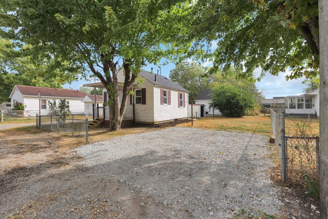 Building Photo - 256 Southard Dr