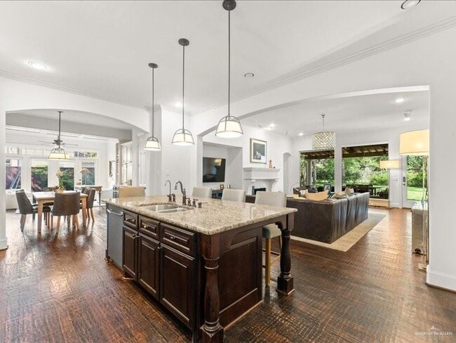 Building Photo - 7 Ivy Castle Ct