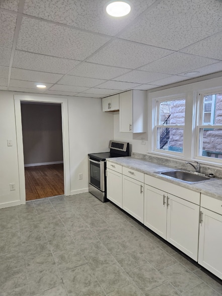 Building Photo - 205 E 2nd St