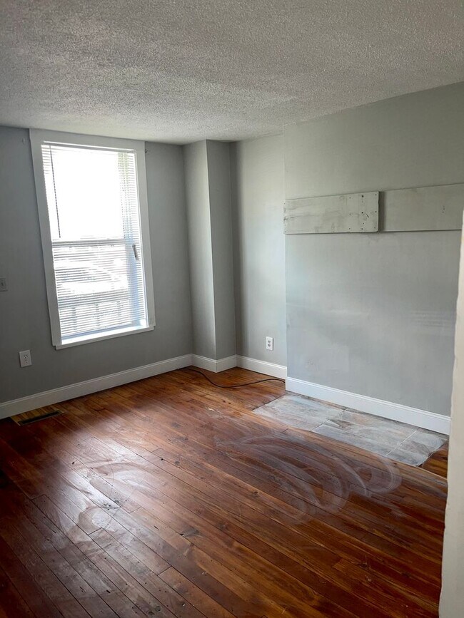 Building Photo - 117-119 Innis