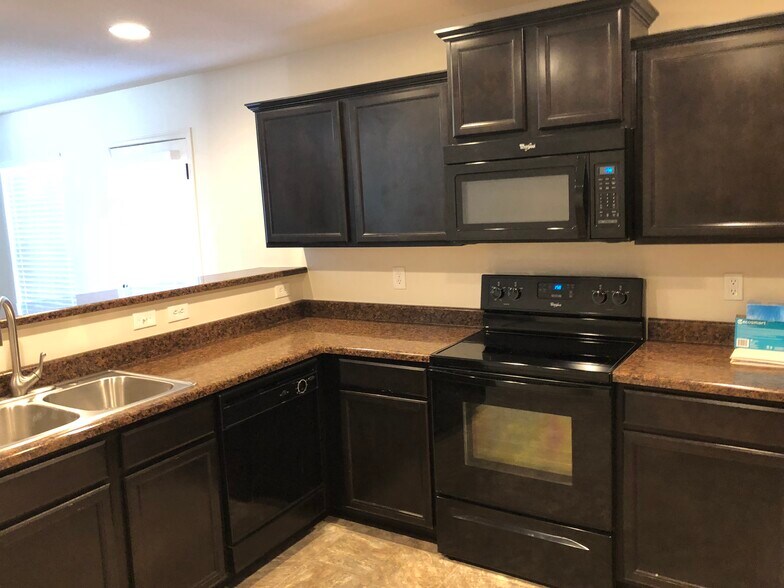 Building Photo - 14259 Oakland Ct