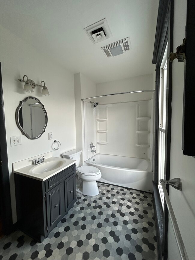 Bath - 407 Collicello St