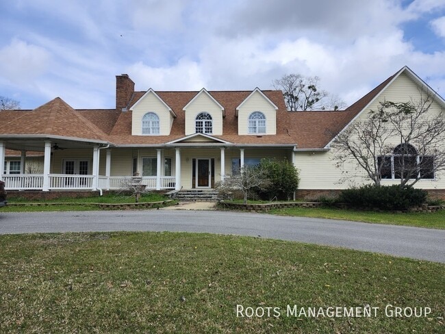 Building Photo - 387 Webster Rd