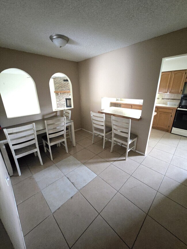 Building Photo - 3638 Dovetail Ln S