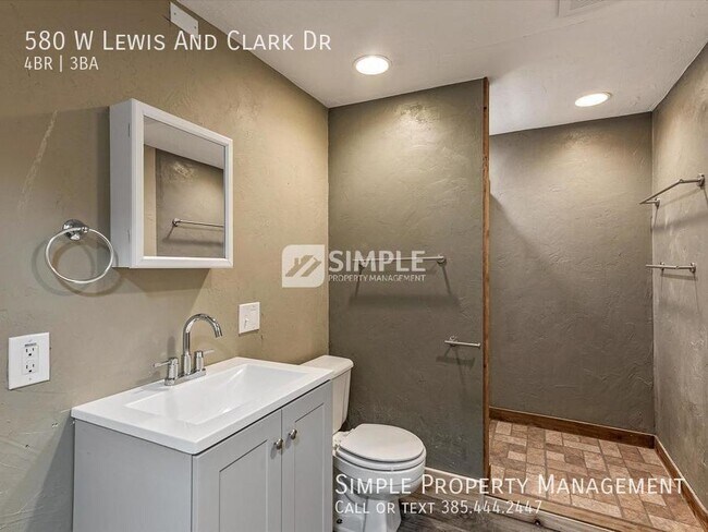 Building Photo - 580 W Lewis And Clark Cir